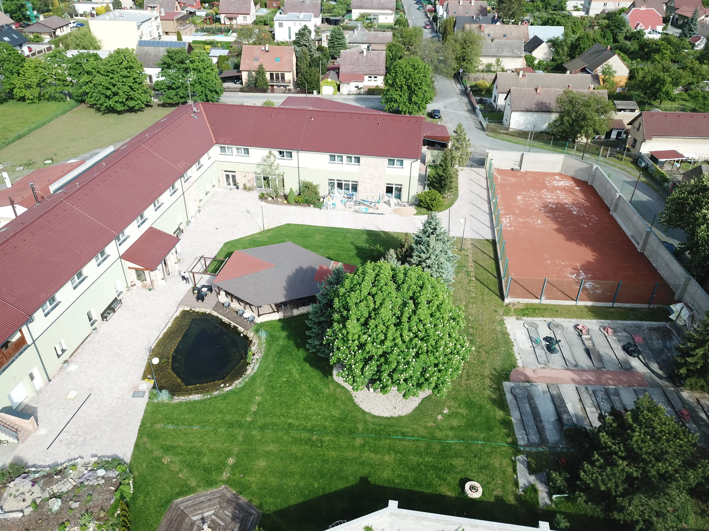Letecký pohled na areál hotelu